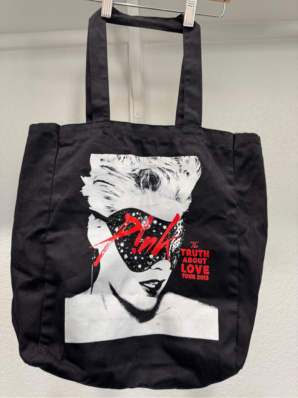 NWOT: Pink The Truth About Love Tour 2013 Black Graphic Tote Bag 13x11x5 inches